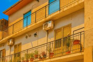 Appartamento con grande terrazzo - 8 min dal mare