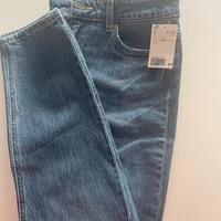 Jeans donna con cartellino