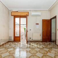Casa singola con 2 terrazze e cortile a Riposto