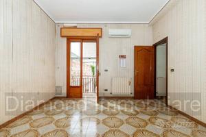 Casa singola con 2 terrazze e cortile a Riposto