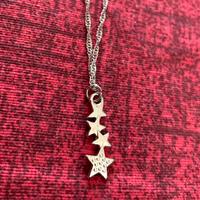 Collana acciaio con charms stelle filo intrecciato