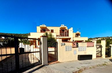 Appartamento a Muros, arredato con terrazza