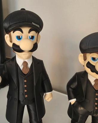 coppia figure Mario e Luigi stile gangster