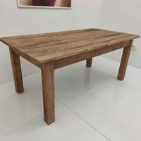 Tavolo in legno naturale