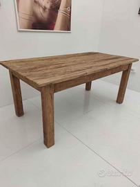Tavolo in legno naturale