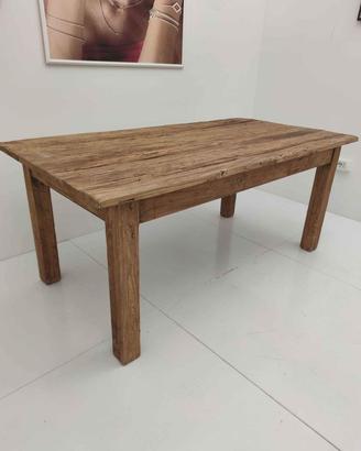 Tavolo in legno naturale