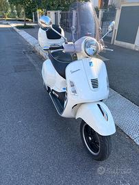 Vespa 300 Gts Super Piaggio