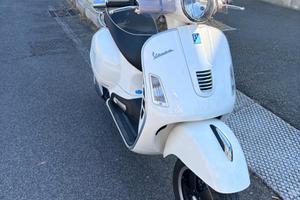 Vespa 300 Gts Super Piaggio