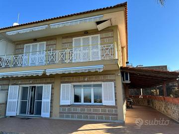 Villa di 170 m² con 5 locali e box auto a Pozzuoli