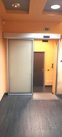 Porta automatica scorrevole in vetro