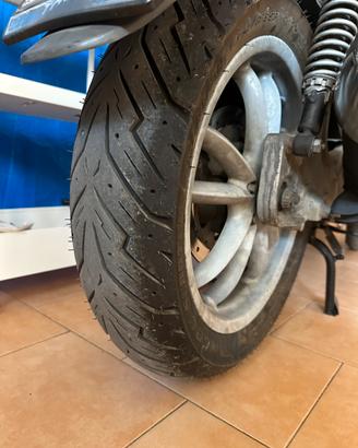 Ruota completa gomme e cerchio 140 e 110 70 16