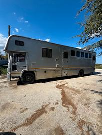 van trasporto cavalli con living uso speciale