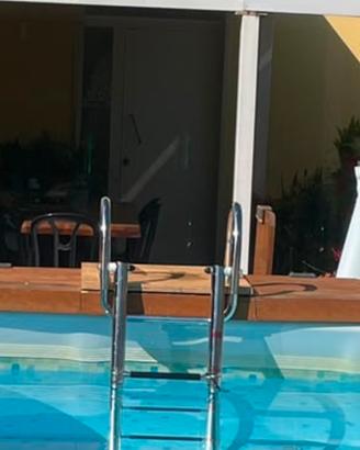 Scaletta in accaio per piscina ad acqua salata