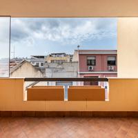 Trilocale con ampia terrazza e box auto