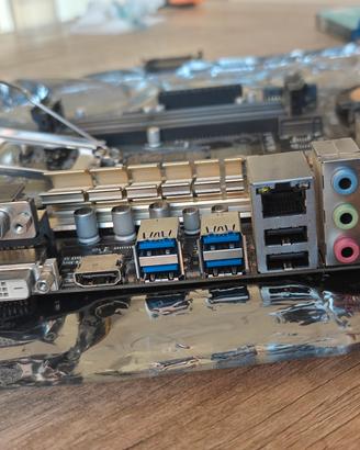 scheda madre H97 Asus - non funzionante 