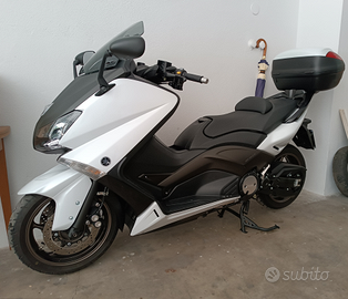 Yamaha T max 530