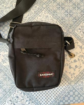 Borsello a spalla Eastpak nero