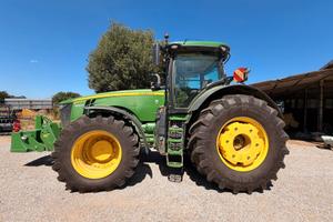 Trattore gommato John Deere 8400 R