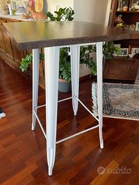 Tavolo alto tipo bar