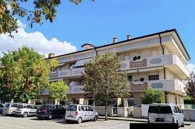 Immobile in asta di 113 m² con 2 locali e box auto
