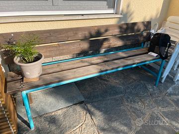 Panchina da giardino in legno