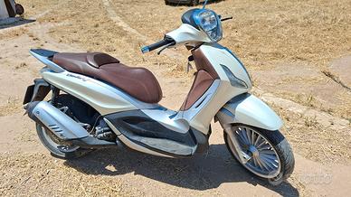 BEVERLY PIAGGIO 300cc ie anno 2013 