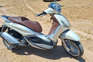 BEVERLY PIAGGIO 300cc ie anno 2013 
