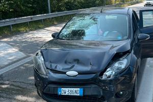 ford fiesta 2009 incidentata 