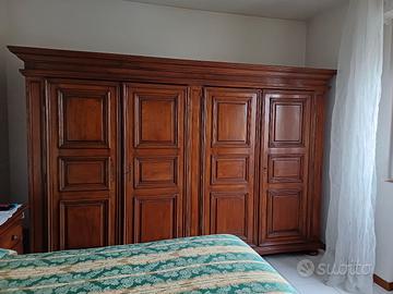 Armadio in legno massello