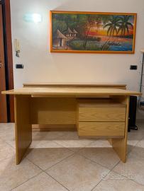Scrivania grande in legno massello - professionale