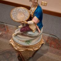 Soprammobile in ceramica di vecchia fattura