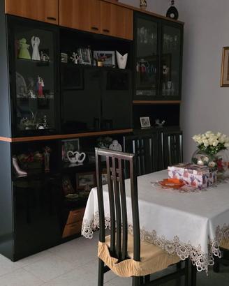 Tavolo in vetro con sedie