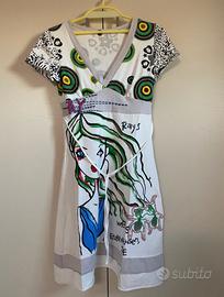 Vestito bianco con stampa colorata