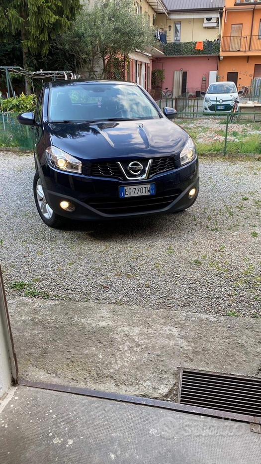 Nissan qashkai blu