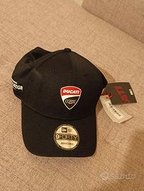 Cappellino New Era 9FORTY nero con logo Ducati