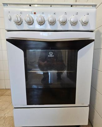CUCINA A GAS 4 FUOCHI CON FORNO