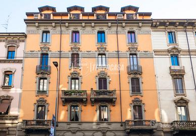 ELEGANTE BILOCALE ALL'ULTIMO PIANO, PRONTO DA ABIT