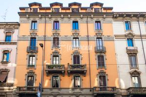 ELEGANTE BILOCALE ALL'ULTIMO PIANO, PRONTO DA ABIT