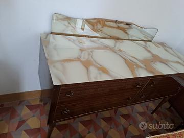 Cassettiera con specchio+ due comodini