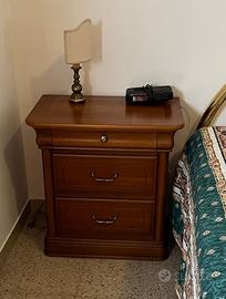 Comodino e mobiletto in legno stile classico