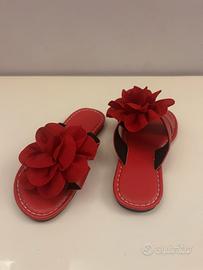 Sandali rossi con maxi fiore – Eleganti e comodi