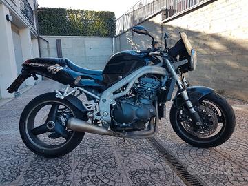 Triumph ex Daytona 955i completamente modificata