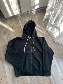 Felpa Nike nera con zip e cappuccio