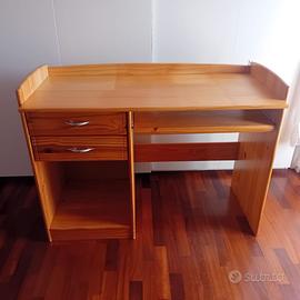 Scrivania in legno