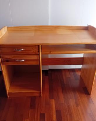 Scrivania in legno