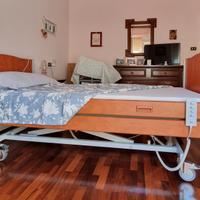 Letto disabili - Deambulatore - Tavolino