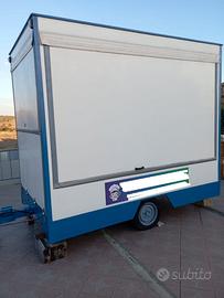 Carrello foodtruk adibito a panineria