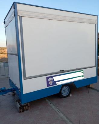 Carrello foodtruk adibito a panineria