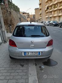 Peugeot 307 grigia