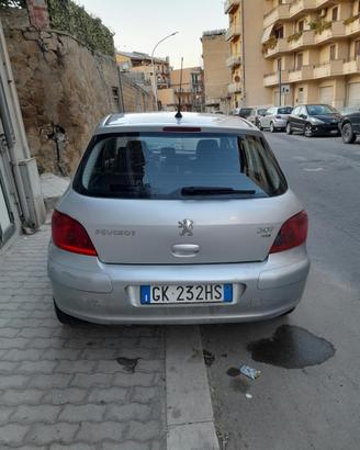 Peugeot 307 grigia